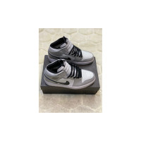 Nike Air Jordan 1 Retro Grey зимние