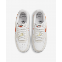 Nike кроссовки Air Force 1 07 SE бежевые с оранжевым